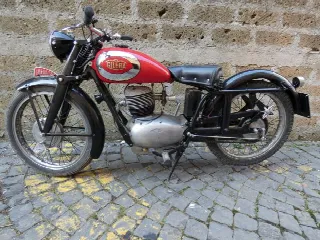 Foto 9 di 11: Gilera 125 T Four Stroke