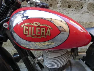 Foto 10 di 11: Gilera 125 T Four Stroke