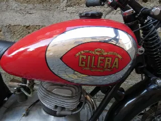 Foto 6 di 11: Gilera 125 T Four Stroke