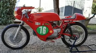 Foto 2 di 7: Aermacchi Harley Davidson 250