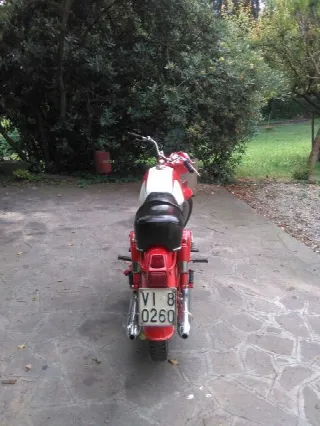 Foto 4 di 12: Gilera 300 B Extra
