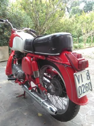 Foto 5 di 12: Gilera 300 B Extra