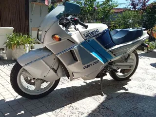 Foto 3 di 5: Moto Morini 350 dart