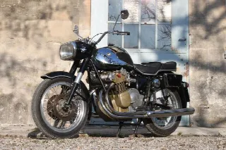 Foto 2 di 5: MV Augusta 600 4 cylinder telaio # 001 !