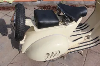 Foto 4 di 5: Vespa 125 faro basso 1953