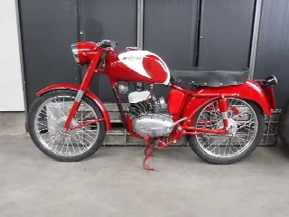 Foto 2 di 16: Ural Mival 125CC