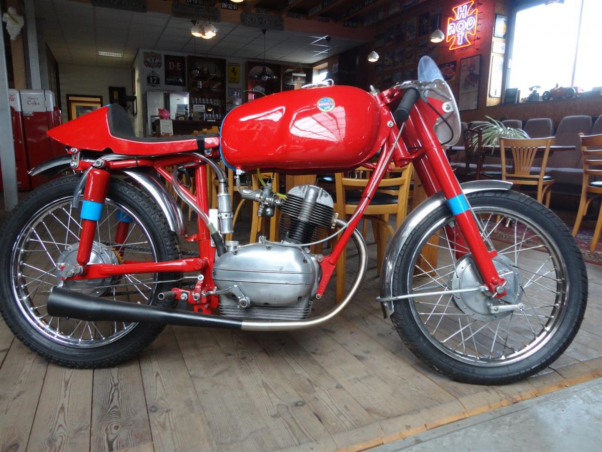 DAIMLER V8 2500