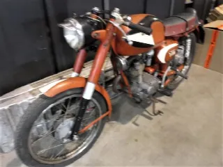 Foto 4 di 13: Moto Morini 125 Corsaro Veloce