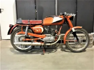 Foto 5 di 13: Moto Morini 125 Corsaro Veloce