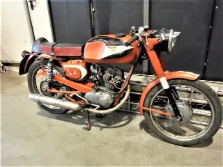 Foto 6 di 13: Moto Morini 125 Corsaro Veloce