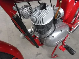 Foto 7 di 16: Ural Mival 125CC