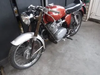 Foto 6 di 9: Moto Guzzi Stornello 125cc Sport