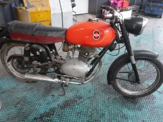 Foto 3 di 5: Gilera 125 sport