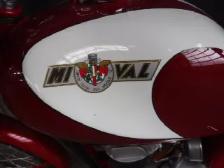 Foto 3 di 16: Ural Mival 125CC