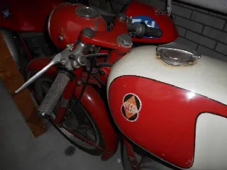 Foto 3 di 6: Gilera 175 Rossa Extra