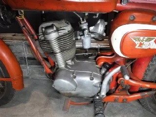 Foto 12 di 13: Moto Morini 125 Corsaro Veloce