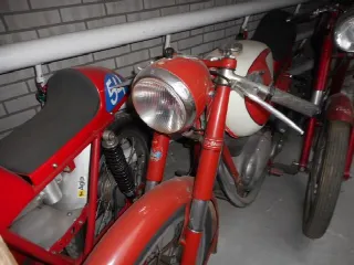 Foto 5 di 6: Gilera 175 Rossa Extra