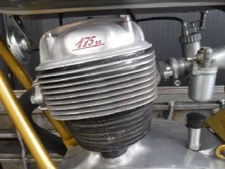 Foto 15 di 17: Mondial 175CC Sprint