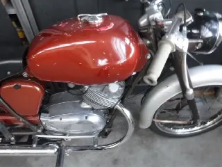 Foto 9 di 9: Moto Guzzi Stornello 125cc Sport