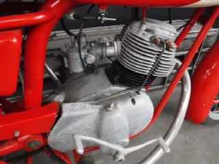 Foto 15 di 17: Ducati 98TS