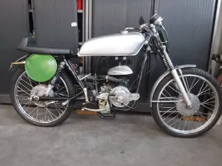 Foto 8 di 13: Villiers 125 CC Racer