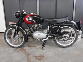 Foto 8 di 8: Gilera 150 CC Sport