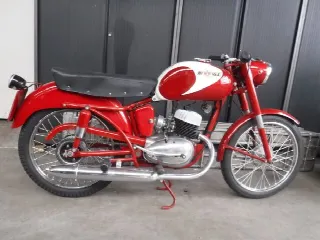 Foto 9 di 16: Ural Mival 125CC