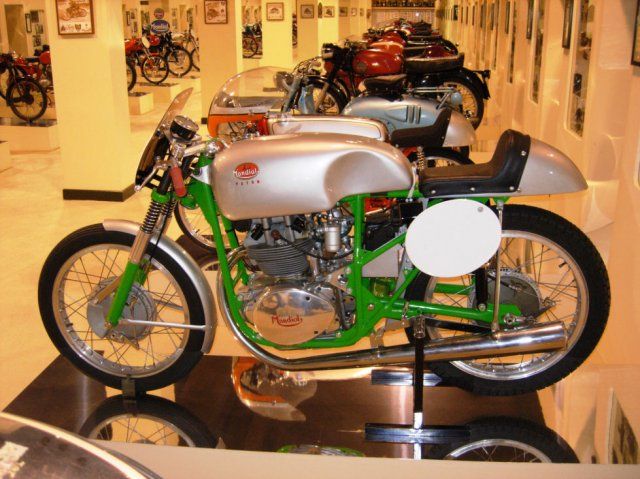 Scompiglio nel mondo delle moto d'epoca