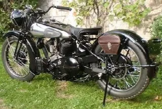Foto 2 di 7: Brough Superior