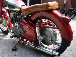 Foto 6 di 6: Jawa 500