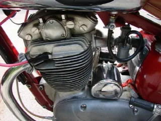 Foto 4 di 6: Jawa 500