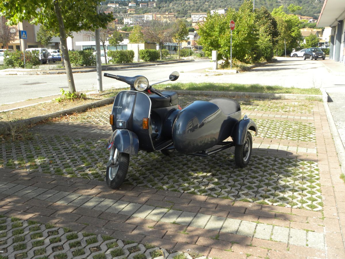Vespa  P 200 E - OMOLOGATA CON SIDECAR 