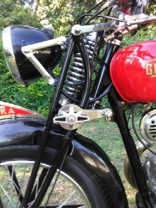 Foto 2 di 9: Gilera VLE 500
