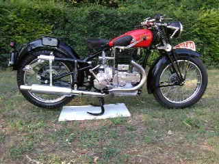 Foto 4 di 9: Gilera VLE 500