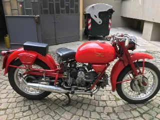 Foto 1 di 4: Moto Guzzi FALCONE SPORT 500