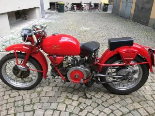 Foto 4 di 4: Moto Guzzi FALCONE SPORT 500